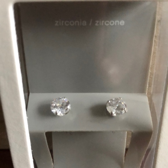 Zirconia - Picture 3 of 3